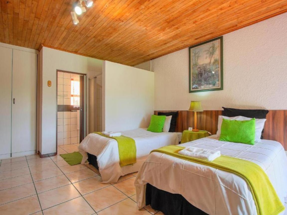 Airport Bird & Game Lodge كمبتون بارك الغرفة الصورة